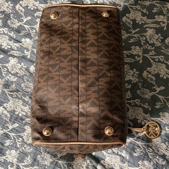 Michael Kors Grayson brown monogram Satchel large,no holes,cracks - Picture 11 of 17